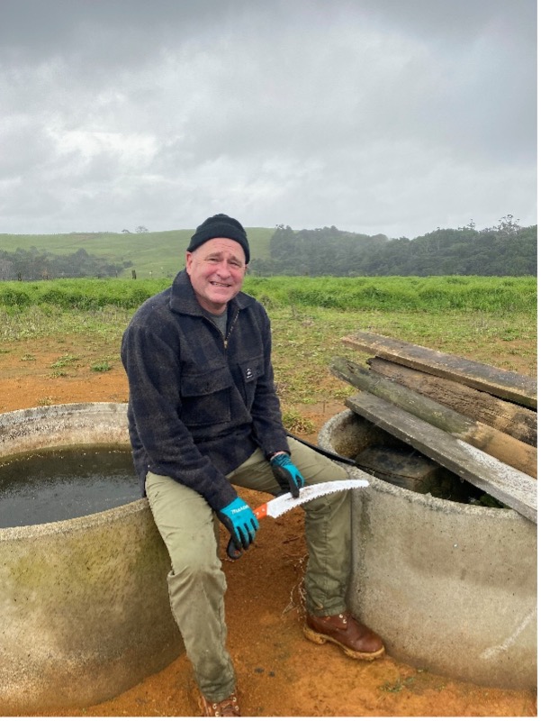 Damian Moody, experienced trapper and volunteer for Tawharanui Open Sanctuary Society.